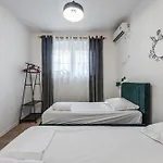 Apartment Noir By *