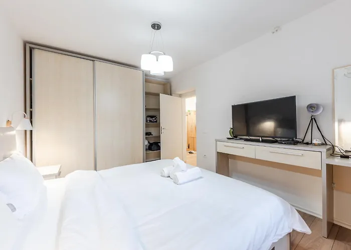 Noir By ティラナ